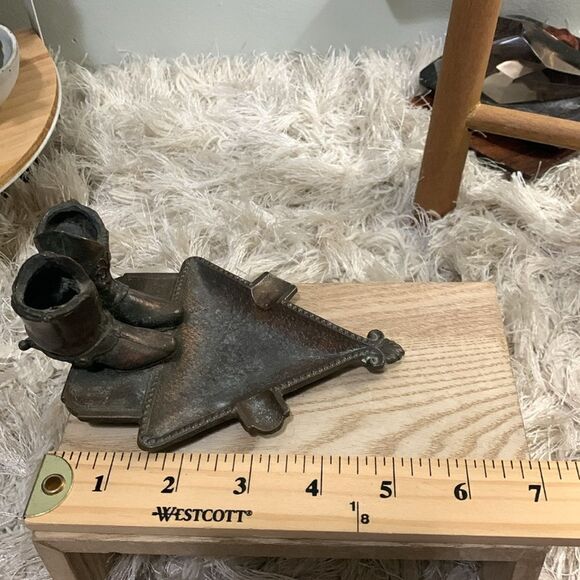 Vintage Unbranded Cast Metal Distressed Cowboy Boots Western Style Ashtray - Picture 14 of 17
